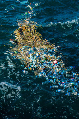 海滩物语 一只塑料水瓶的旅行终结